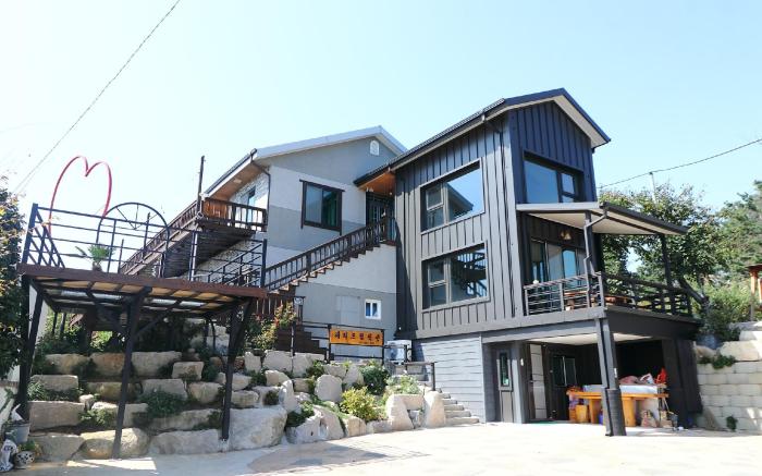 Gyeongju Happy Dream Pension