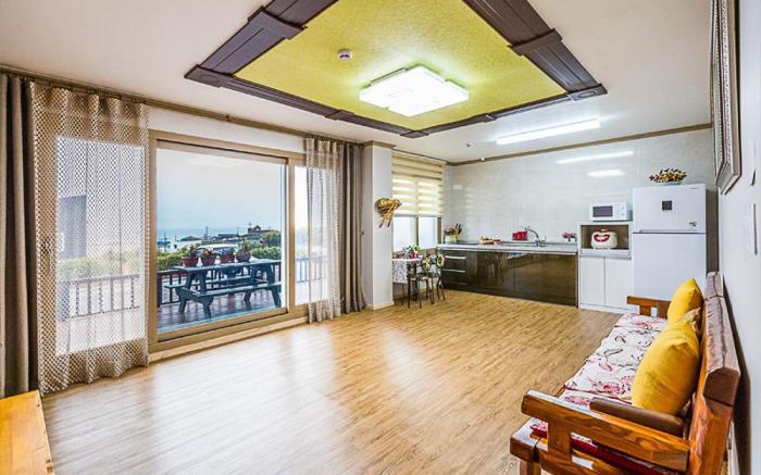 Sky sea pension