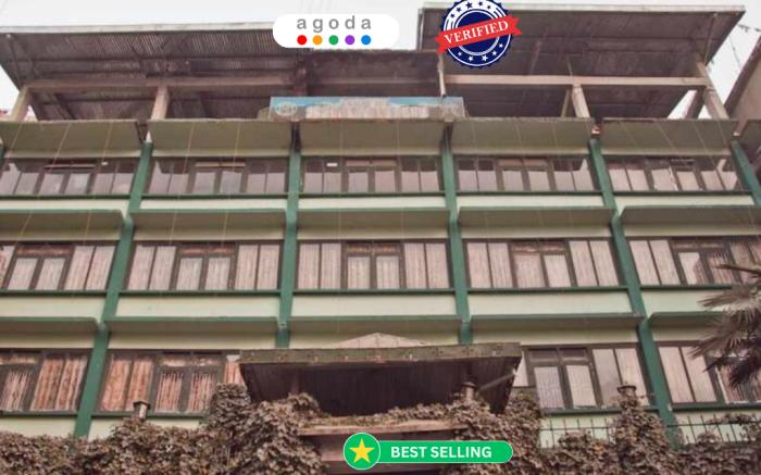 Goroomgo Shambhu Mall Road Darjeeling
