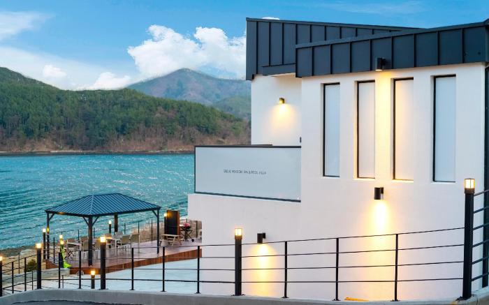 Geojae Uon Poolvilla Pension