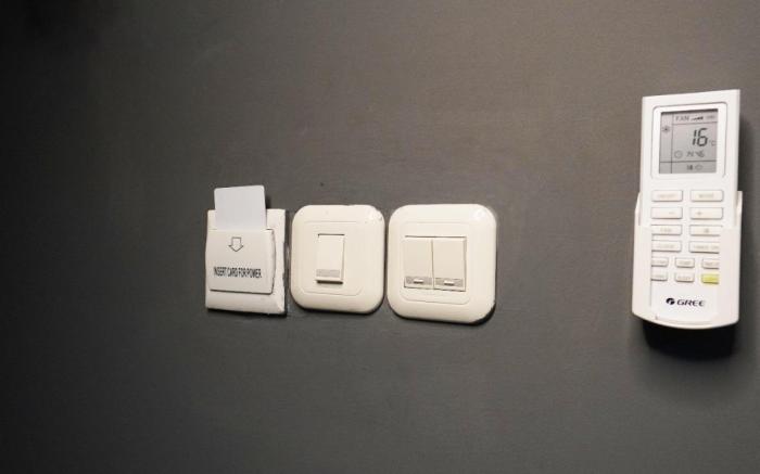 Hotel 18 (Requires Marriage Certificate)