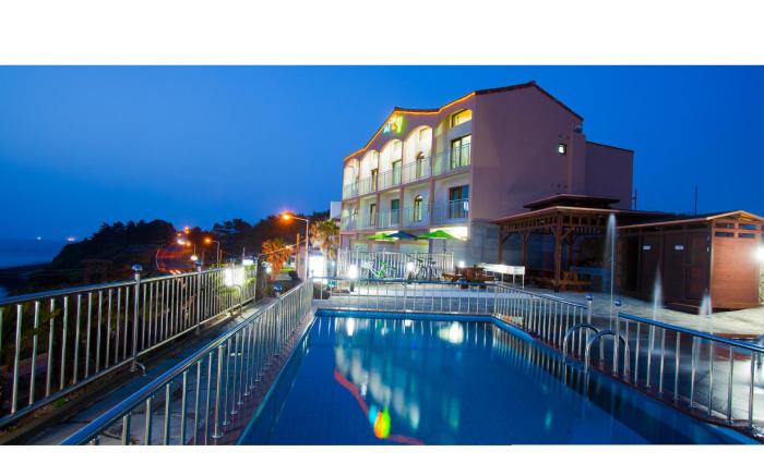 Jeju Sea and Hill Spa Pension