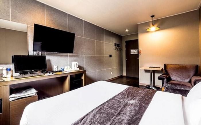 Line Plus Hotel