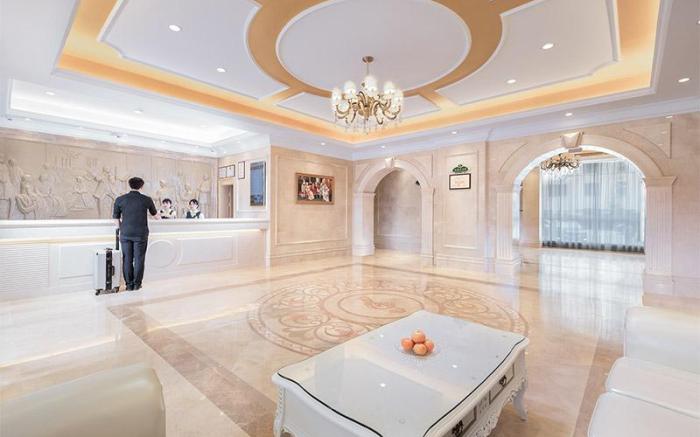 Vienna Hotel Guangxi Zhongshan Central Plaza West High-Speed Railway Station