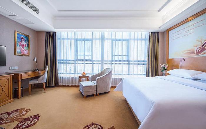 Vienna Hotel Hunan Yueyang East High-Speed Railway Station Wal-Mart