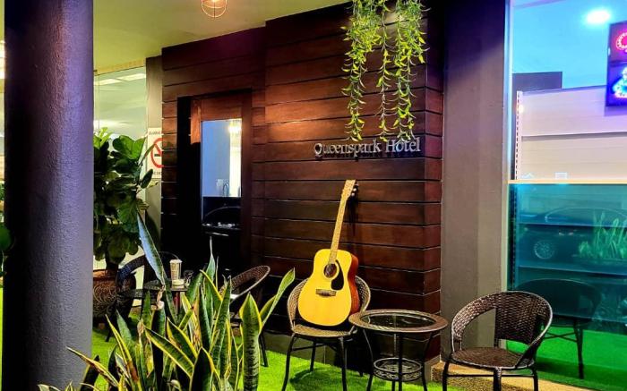 Queenspark Lovita Hotel