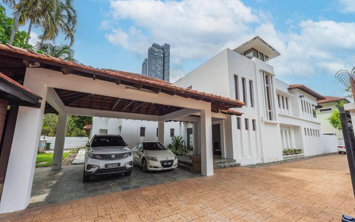Pool Villa Wonderland: 30P, 10k sf, KL by Verano