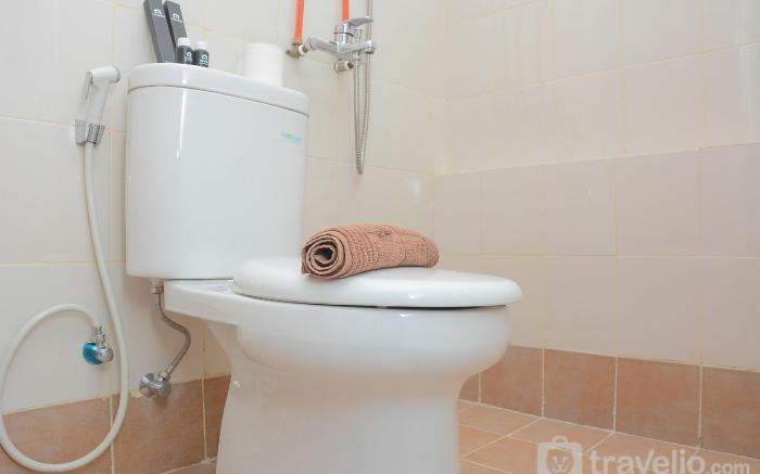 Comfy Bassura City 2BR Apartment By Travelio