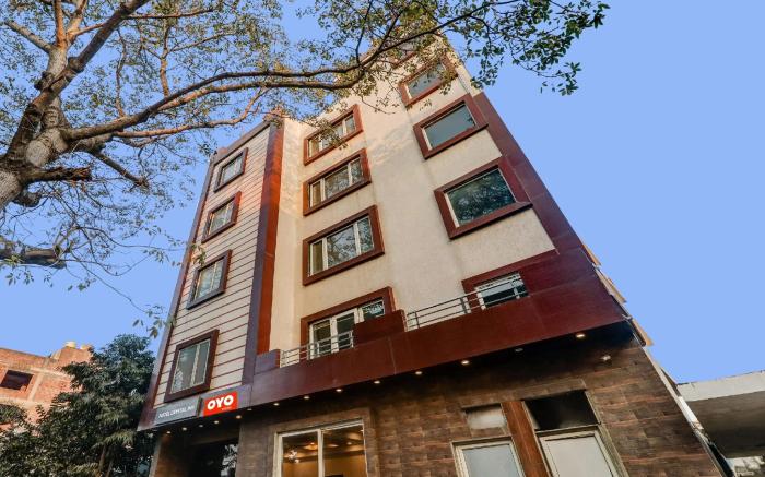 Hotel O Crystal Near Gomti Riverfront Park