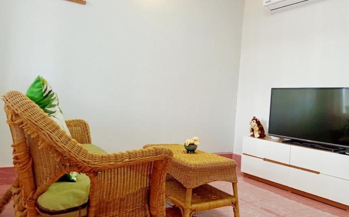 Adjoining house for 10 guests