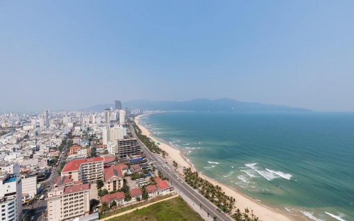 Nice view My An beach and city/next to walking st