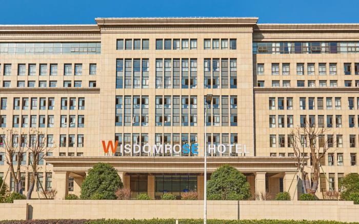 Wisdom Rose Hotel