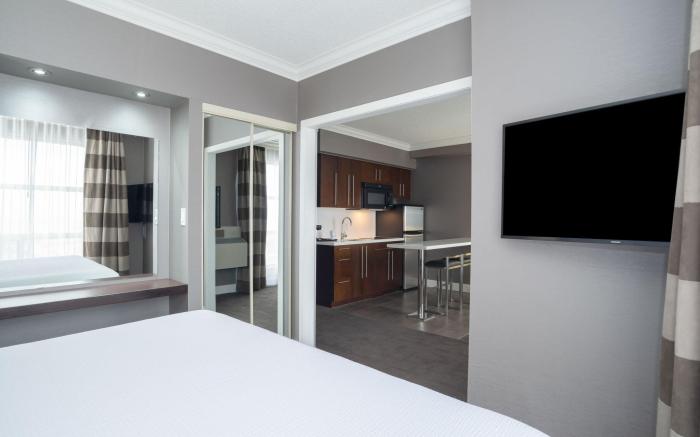 Sandman Signature Mississauga Hotel