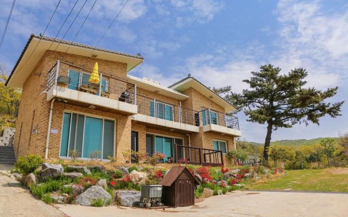 Ari House