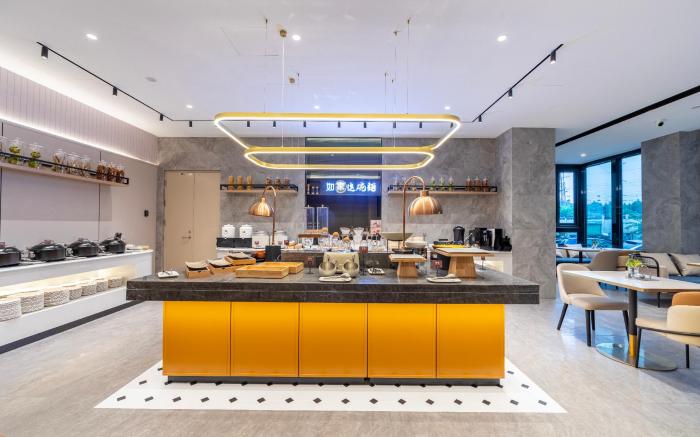 Home Inn Plus Beijing West Railway Station North Square Lianhua Bridge