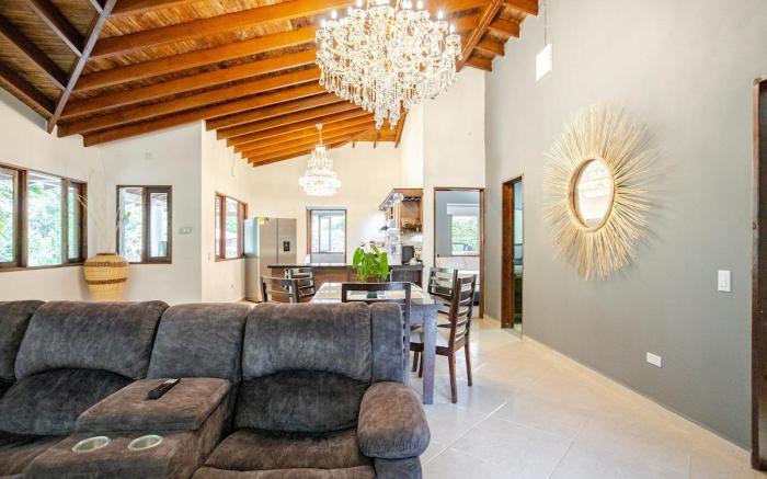 Luxury Villa 2 minutes away from JMC Airport