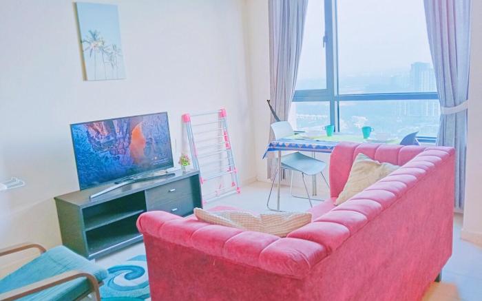 NeonNest-Tamarind Suite|Wi~Fi~|NetflixFreeParking