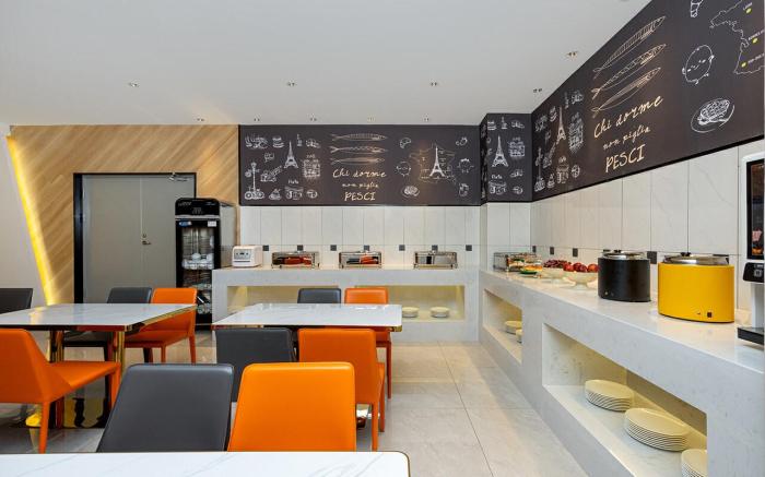 IU Hotel Urumqi High speed Railway Station