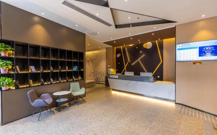 Iu Hotel Lanzhou Xi Ke Railway Station Old street