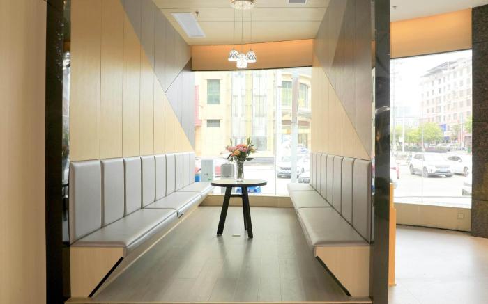 IU Hotel Hengyang Changing City Govenment Plaza