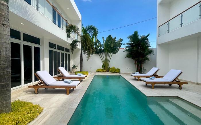 Lux Villa 4BR w/ pool, bathtub, washer near Canggu