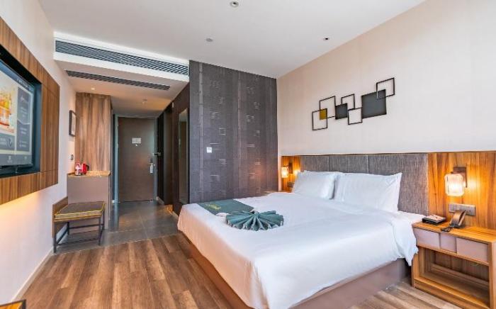 Home Inn Plus Wuhan Yellow Crane Tower
