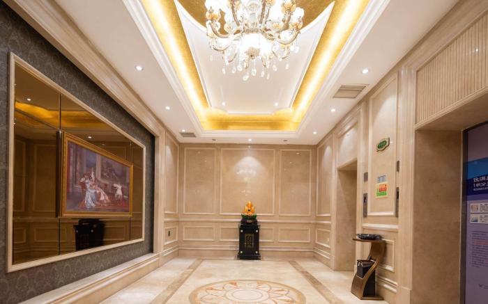 Vienna Hotel Wuhan Jiangxia Zhifang Street Metro Station