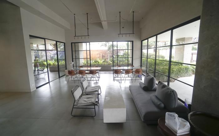 The Median Condominium near it park