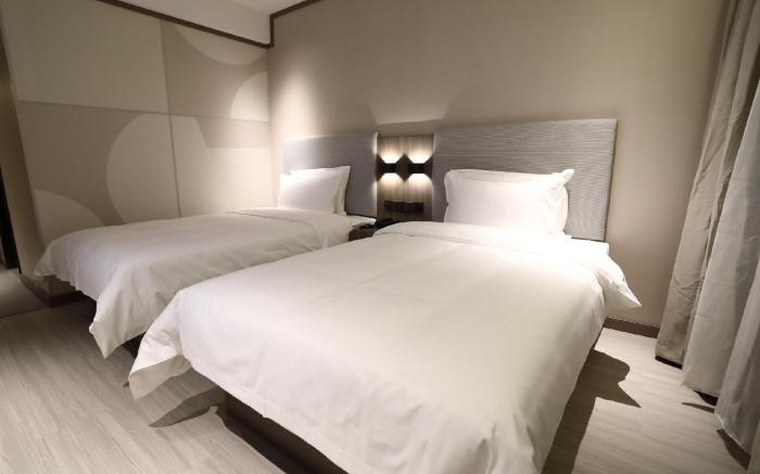 Home Inn Neo Ningbo Bund Bridge Metro Station Raffles City Plaza