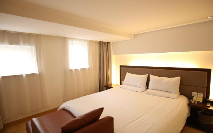 HanTing Hotel Shanghai Jingan Temple Metro Station