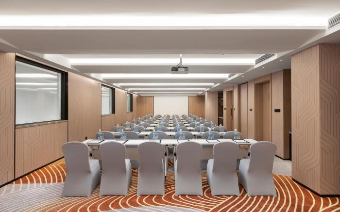 Holiday Inn & Suites Shanghai Changfeng