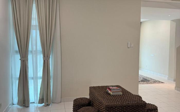 Cozy 3 Beds Double-Storey Guarded Retreat AFamosa