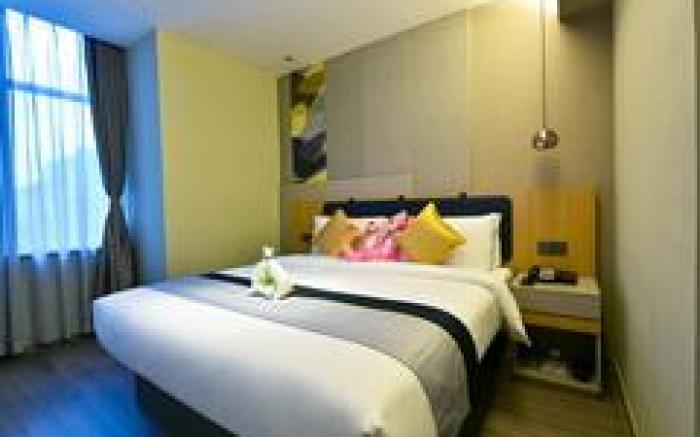Home Inn Style Wuhan Chuhe Han Street Hongshan Square Metro Station