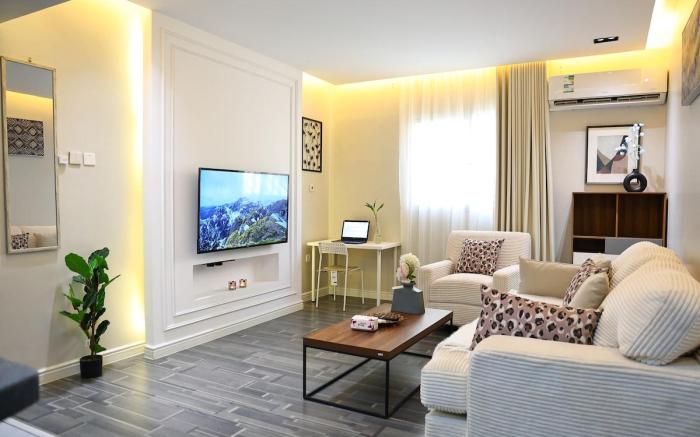 luxurious entire 1bd apt - Self entry