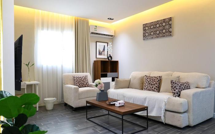 luxurious entire 1bd apt - Self entry