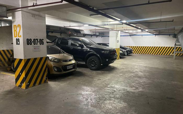 Condo 2Bedroom near Session with Free Own Parking