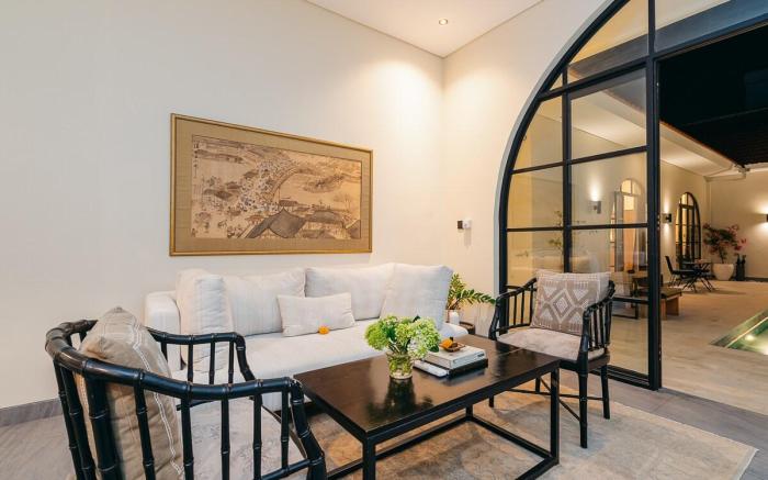 Elegant 3BR Villa – Rooftop & Pool, 8 Min to Beach