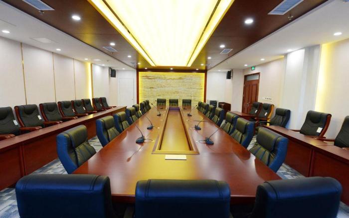 Huaya International Hotel (Weifang High-speed Railway North Station)