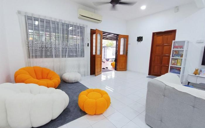 Bukit Beruang 366D Family Home - Private Pool