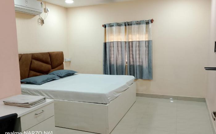 Rhino Inn Guest House  Near ISBT
