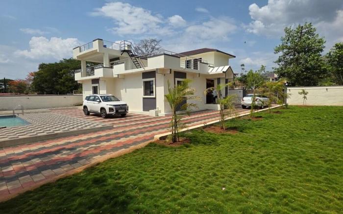 Luxury Villa w/ Pvt Pool Khopoli