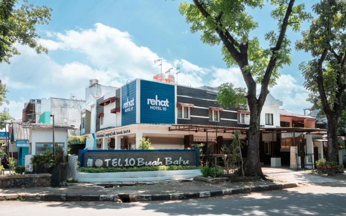 Rehat at Hotel 10 Buah Batu