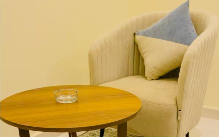 Furnished apartment with a side sitting room a8