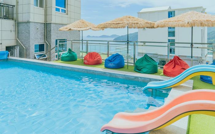 Mr. Jun Kids Pool Villa