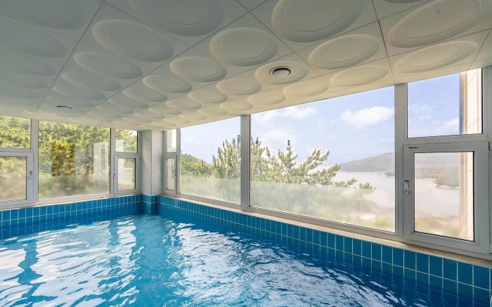 Mr. Jun Kids Pool Villa