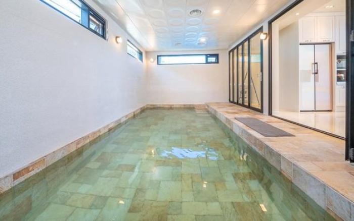 Poe's Pool Villa