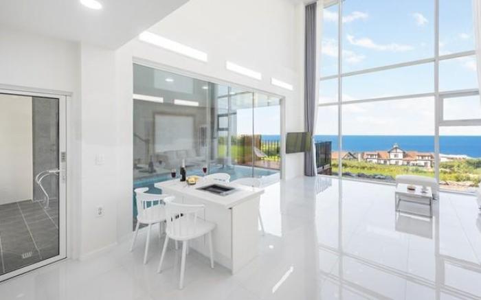 J nine Poolvilla Pension