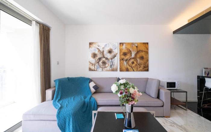 Tyms Comfortable 2BR Apartment Steps from Xujiahui