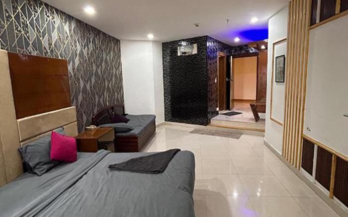 FabHotel Ayaansh