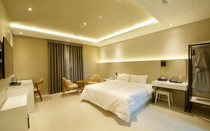 Hotel B